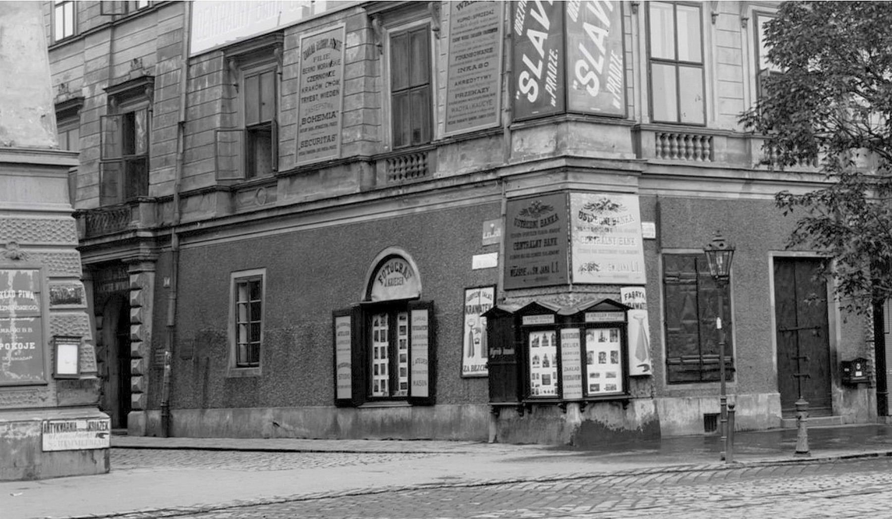 The Kriegers' photographic studio on św. Jana Street in Kraków in 1912.