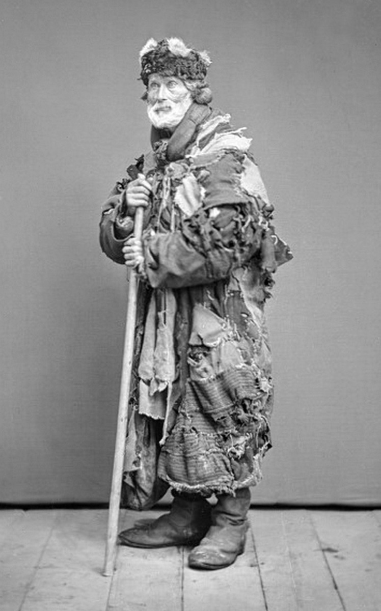 Portrait of a Kraków beggar (dziad), photographed by Ignacy Krieger in 1866.